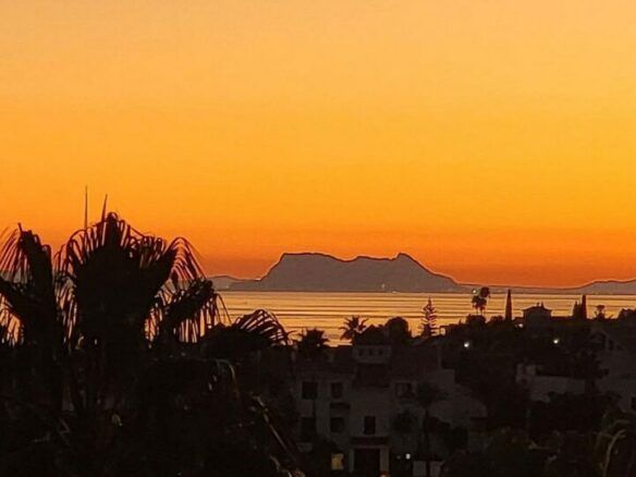 Andalusian villa with panoramic sea views and pool in La Alqueria, Benahavis