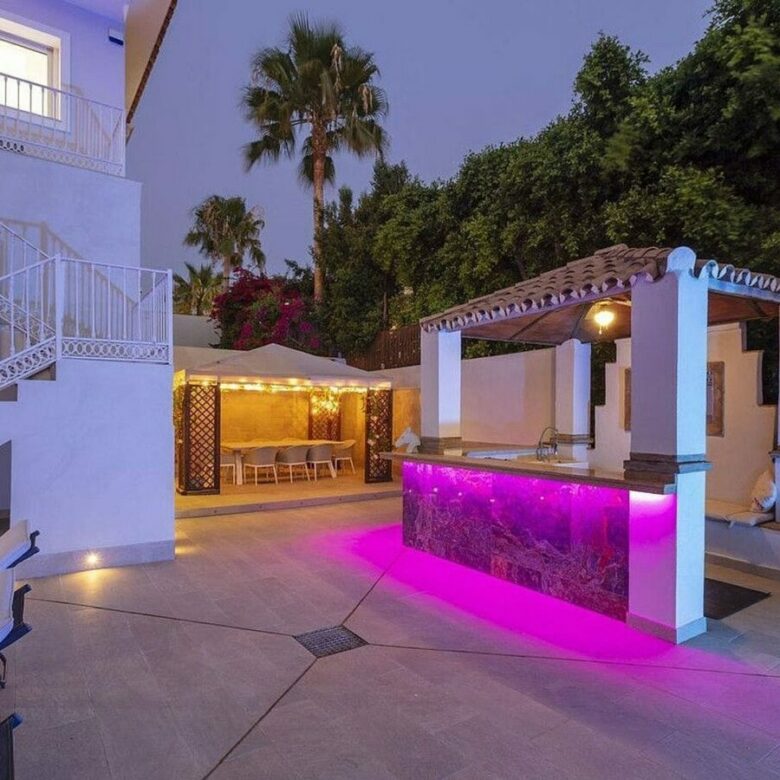 Andalusian villa with panoramic sea views and pool in La Alqueria, Benahavis