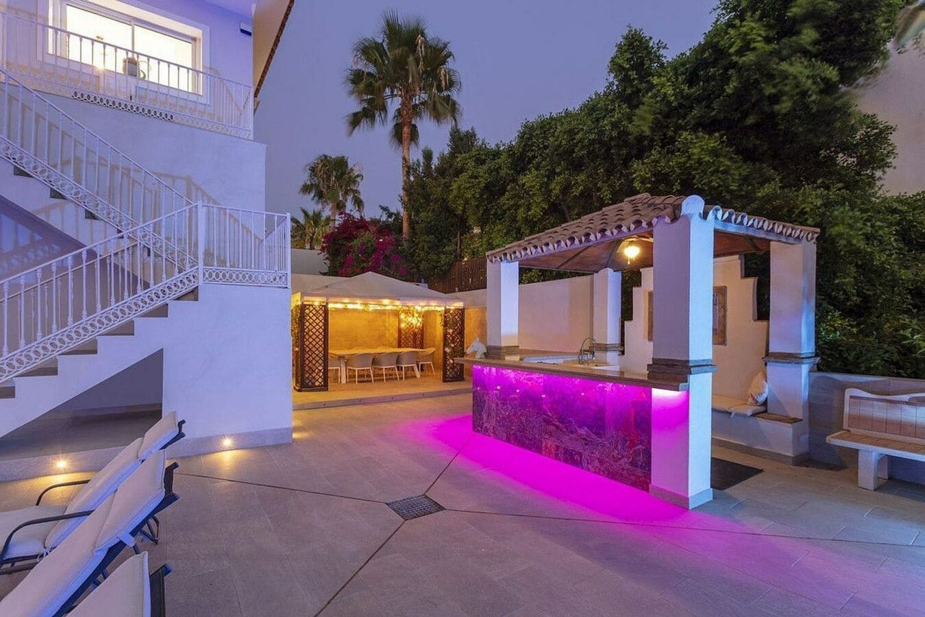 Andalusian villa with panoramic sea views and pool in La Alqueria, Benahavis