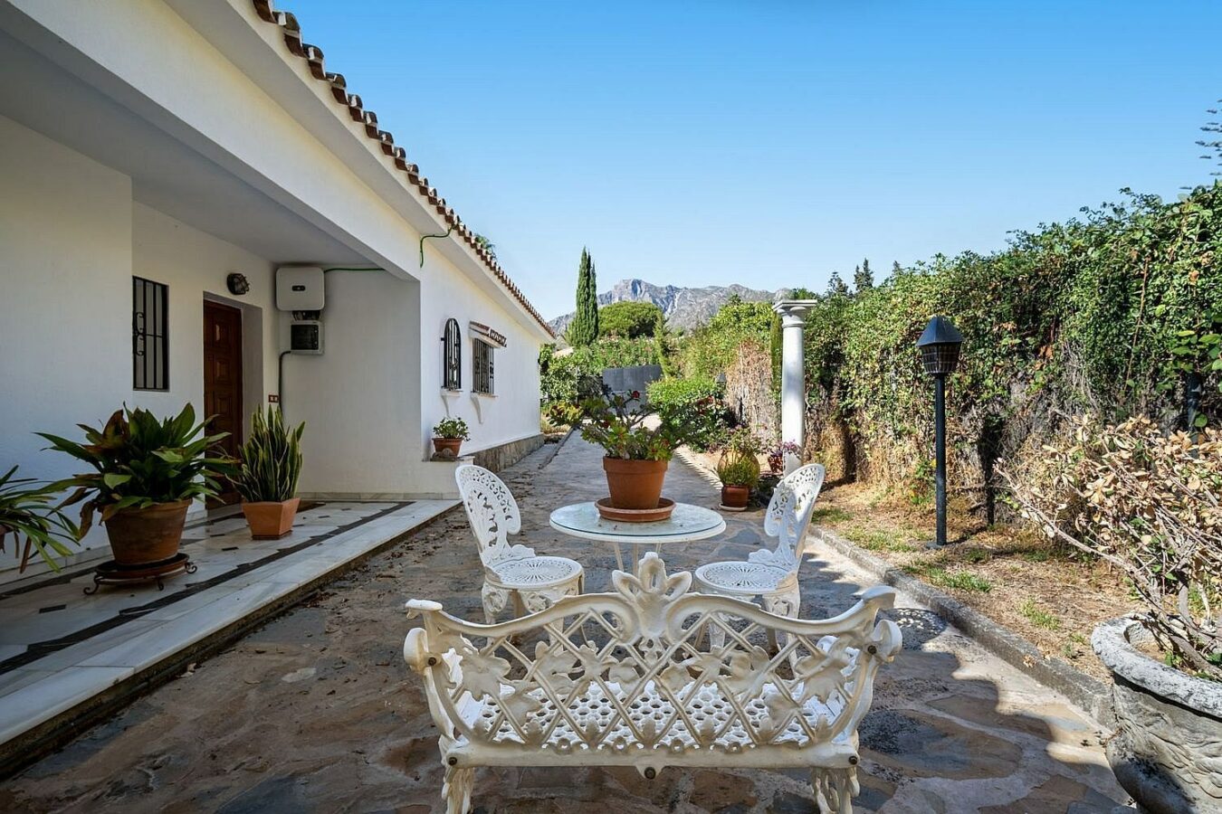 Andalusian villa to renovate on a large plot near the Golden Mile, La Merced, Marbella