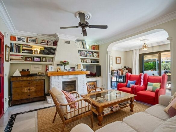 Andalusian villa to renovate on a large plot near the Golden Mile, La Merced, Marbella
