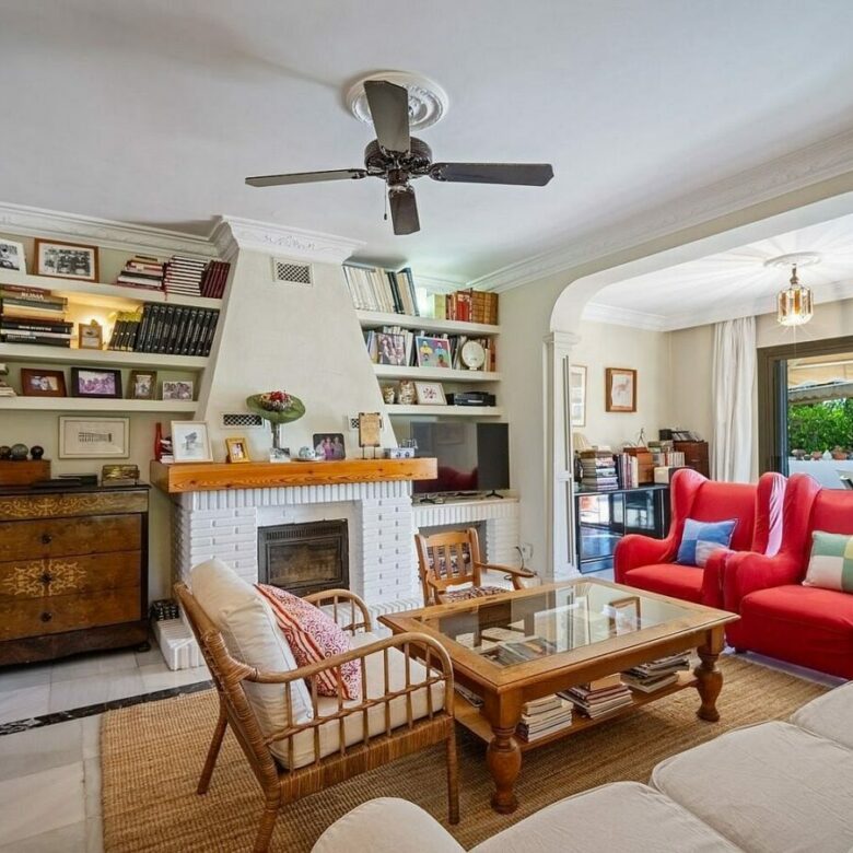 Andalusian villa to renovate on a large plot near the Golden Mile, La Merced, Marbella