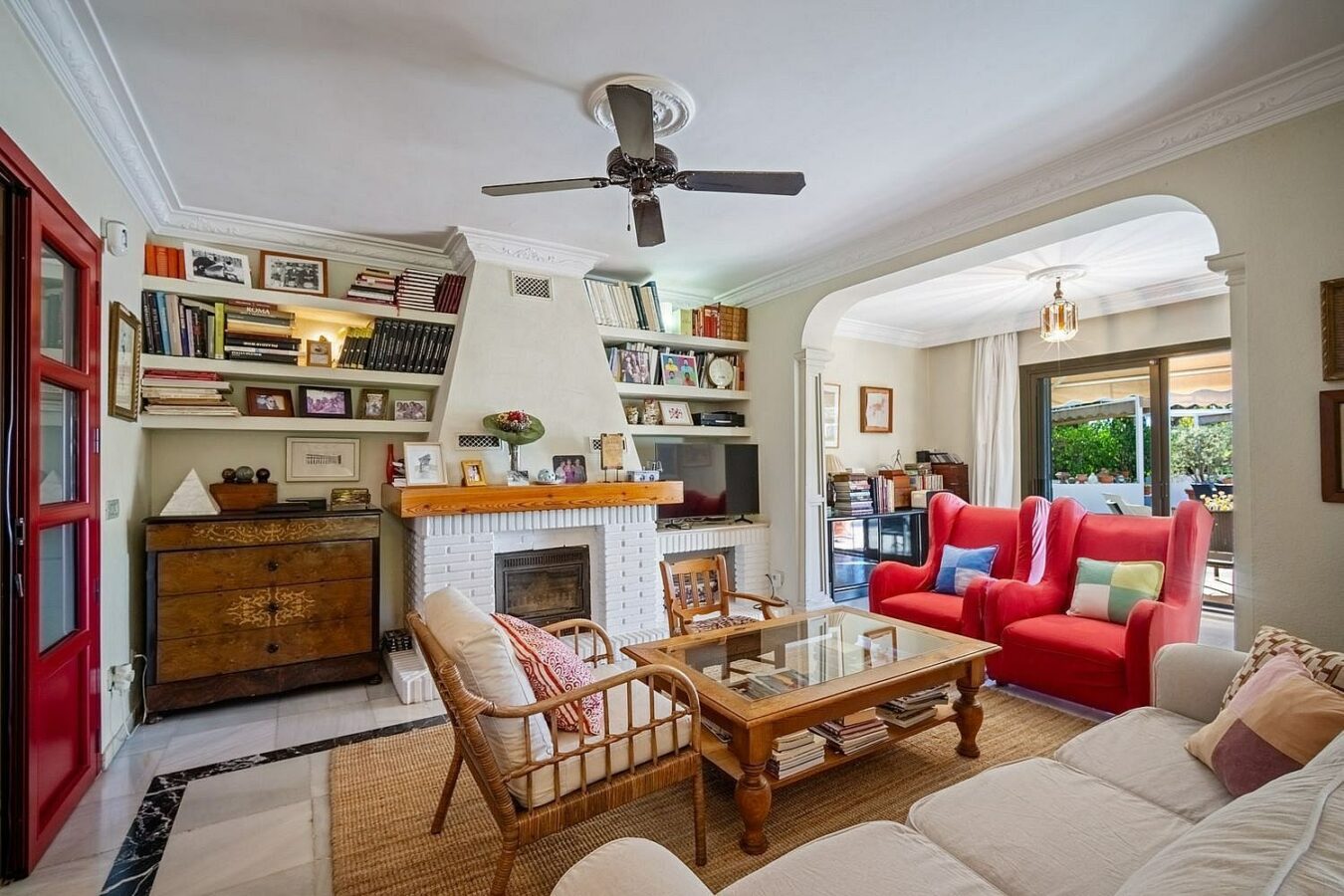 Andalusian villa to renovate on a large plot near the Golden Mile, La Merced, Marbella
