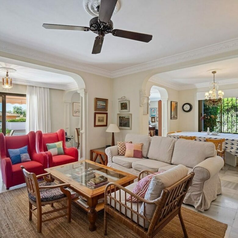 Andalusian villa to renovate on a large plot near the Golden Mile, La Merced, Marbella