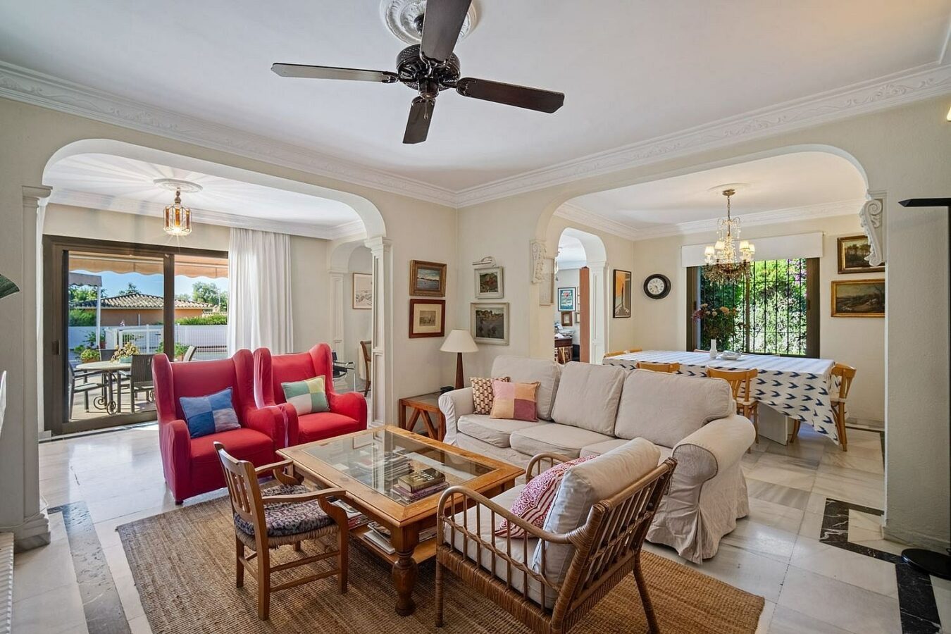 Andalusian villa to renovate on a large plot near the Golden Mile, La Merced, Marbella