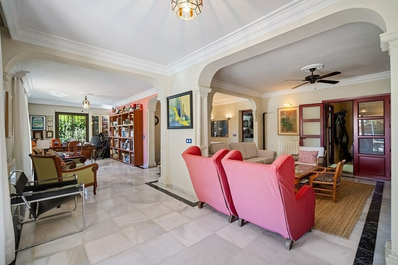 Andalusian villa to renovate on a large plot near the Golden Mile, La Merced, Marbella