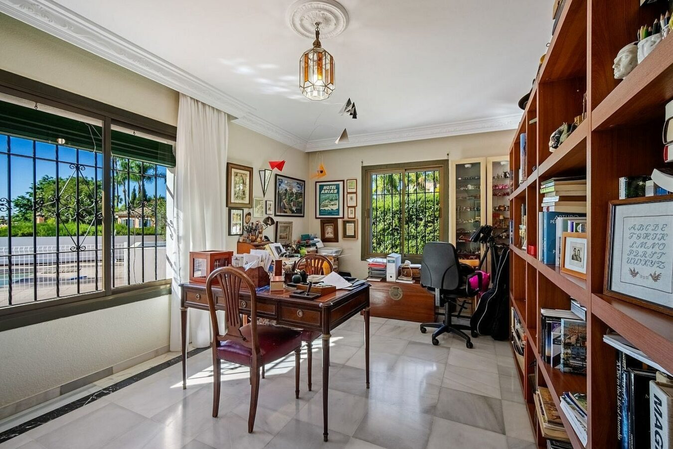 Andalusian villa to renovate on a large plot near the Golden Mile, La Merced, Marbella