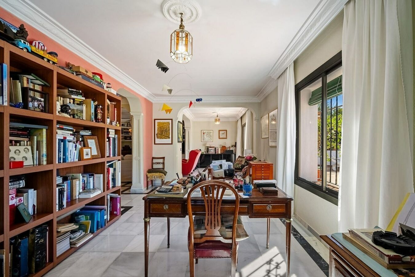 Andalusian villa to renovate on a large plot near the Golden Mile, La Merced, Marbella