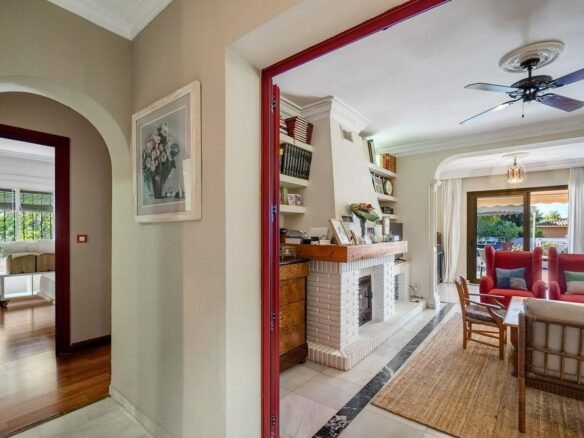 Andalusian villa to renovate on a large plot near the Golden Mile, La Merced, Marbella