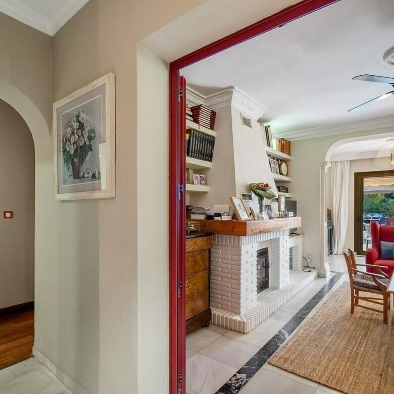 Andalusian villa to renovate on a large plot near the Golden Mile, La Merced, Marbella
