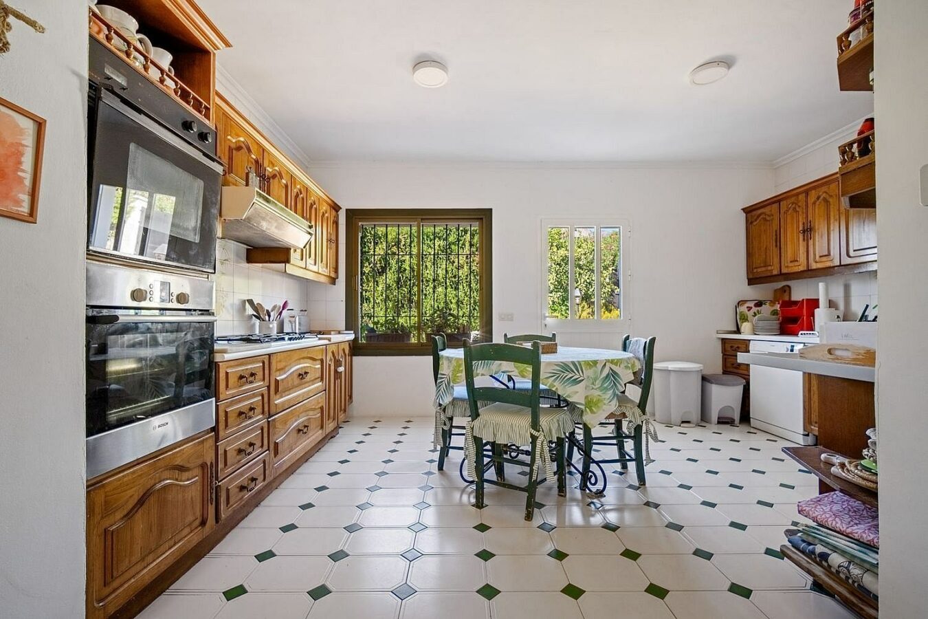 Andalusian villa to renovate on a large plot near the Golden Mile, La Merced, Marbella