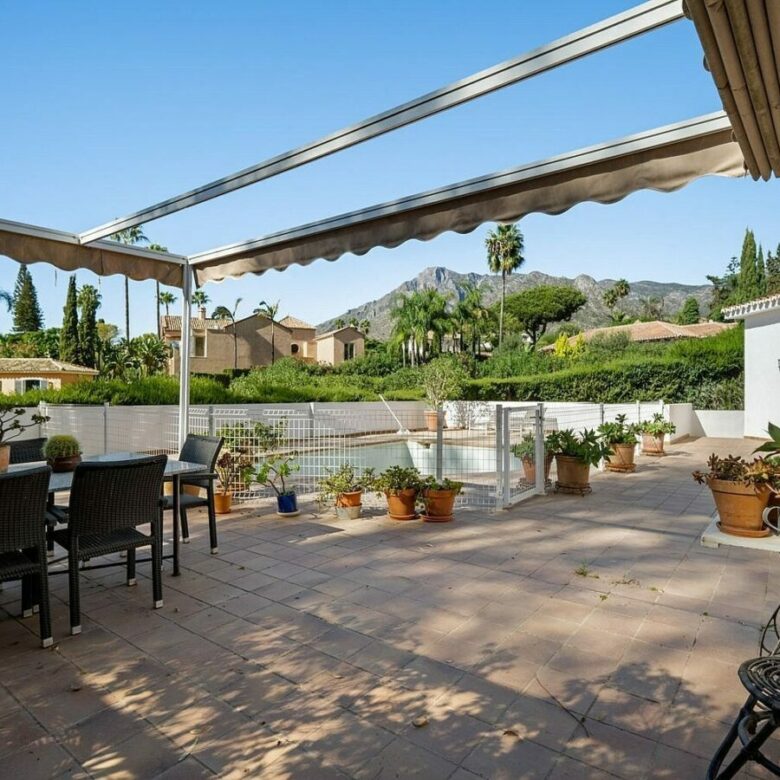 Andalusian villa to renovate on a large plot near the Golden Mile, La Merced, Marbella