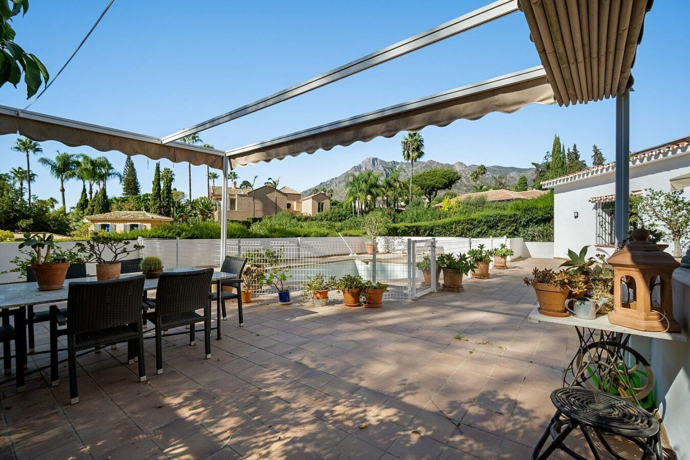 Andalusian villa to renovate on a large plot near the Golden Mile, La Merced, Marbella
