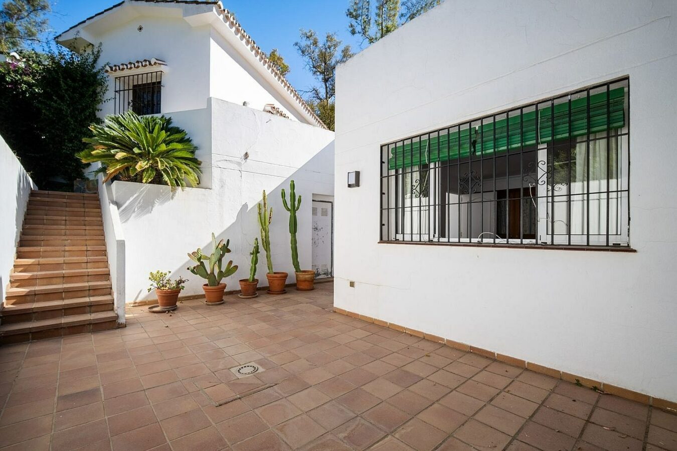 Andalusian villa to renovate on a large plot near the Golden Mile, La Merced, Marbella