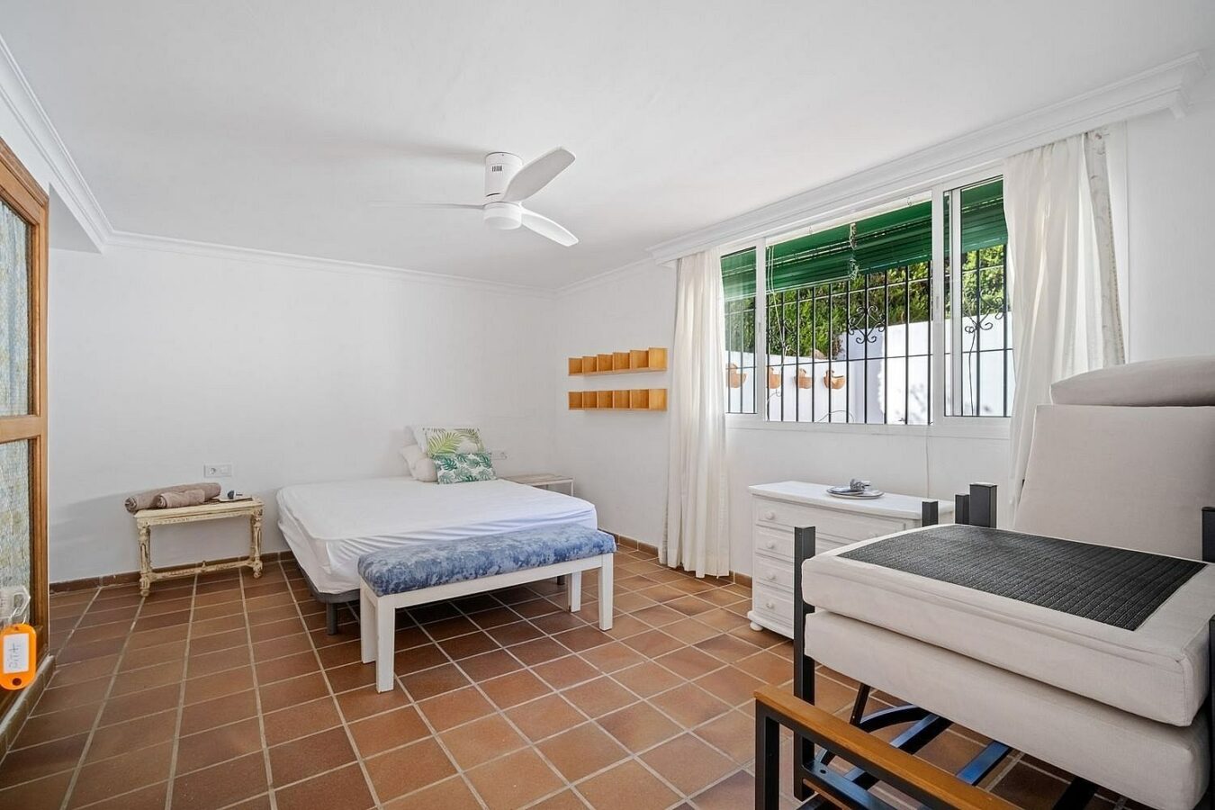Andalusian villa to renovate on a large plot near the Golden Mile, La Merced, Marbella