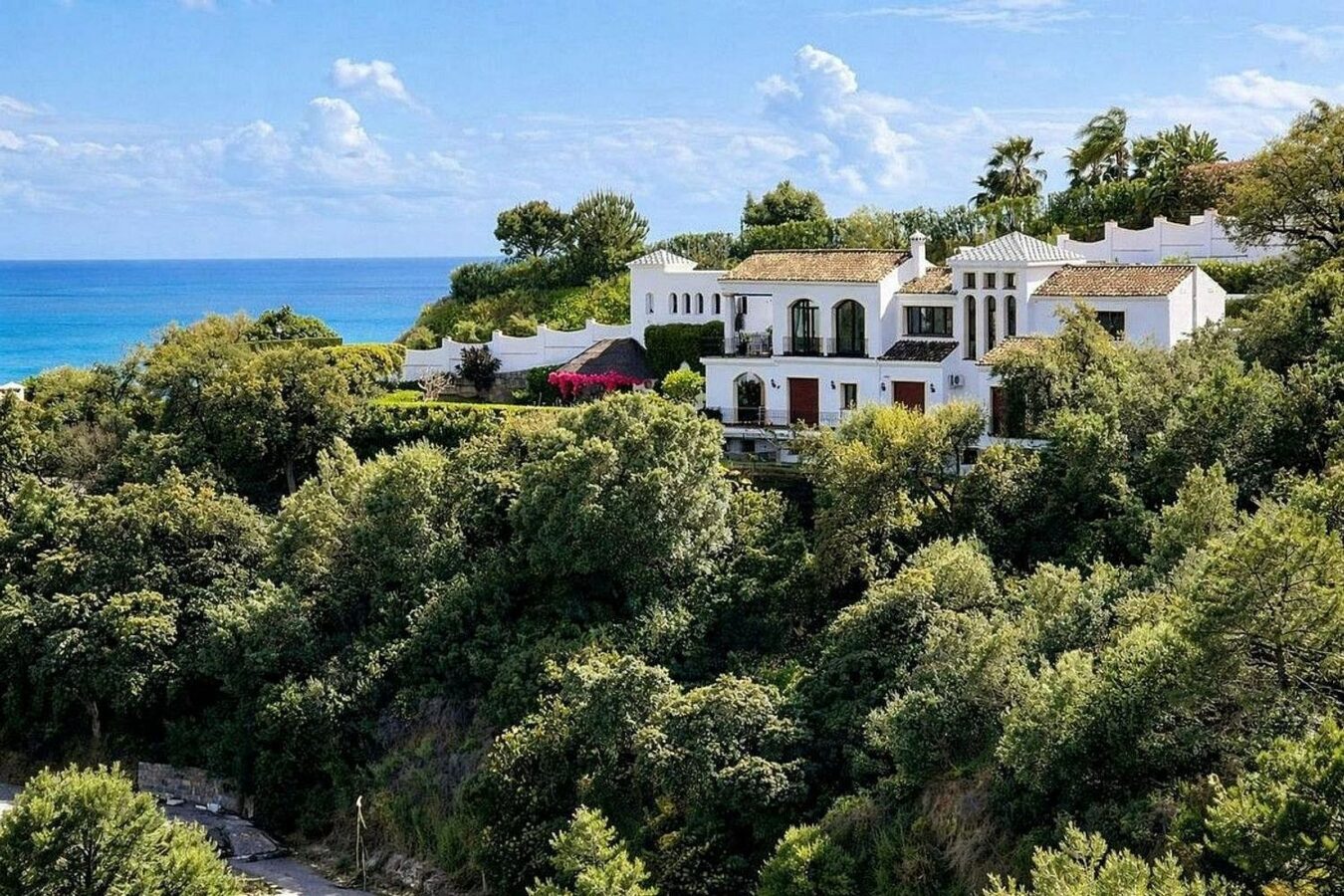 Renovated Andalusian villa with sea views on a large plot in Monte Mayor, Benahavis