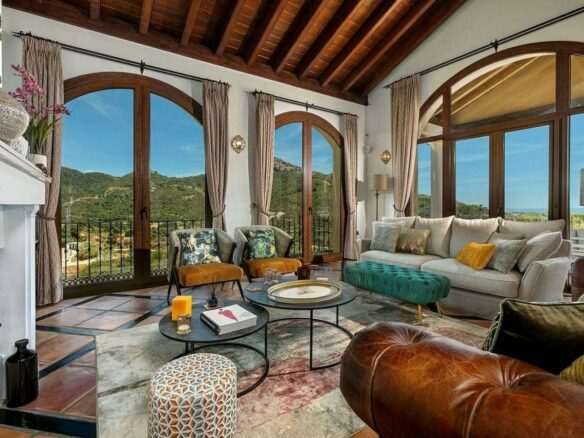 Renovated Andalusian villa with sea views on a large plot in Monte Mayor, Benahavis