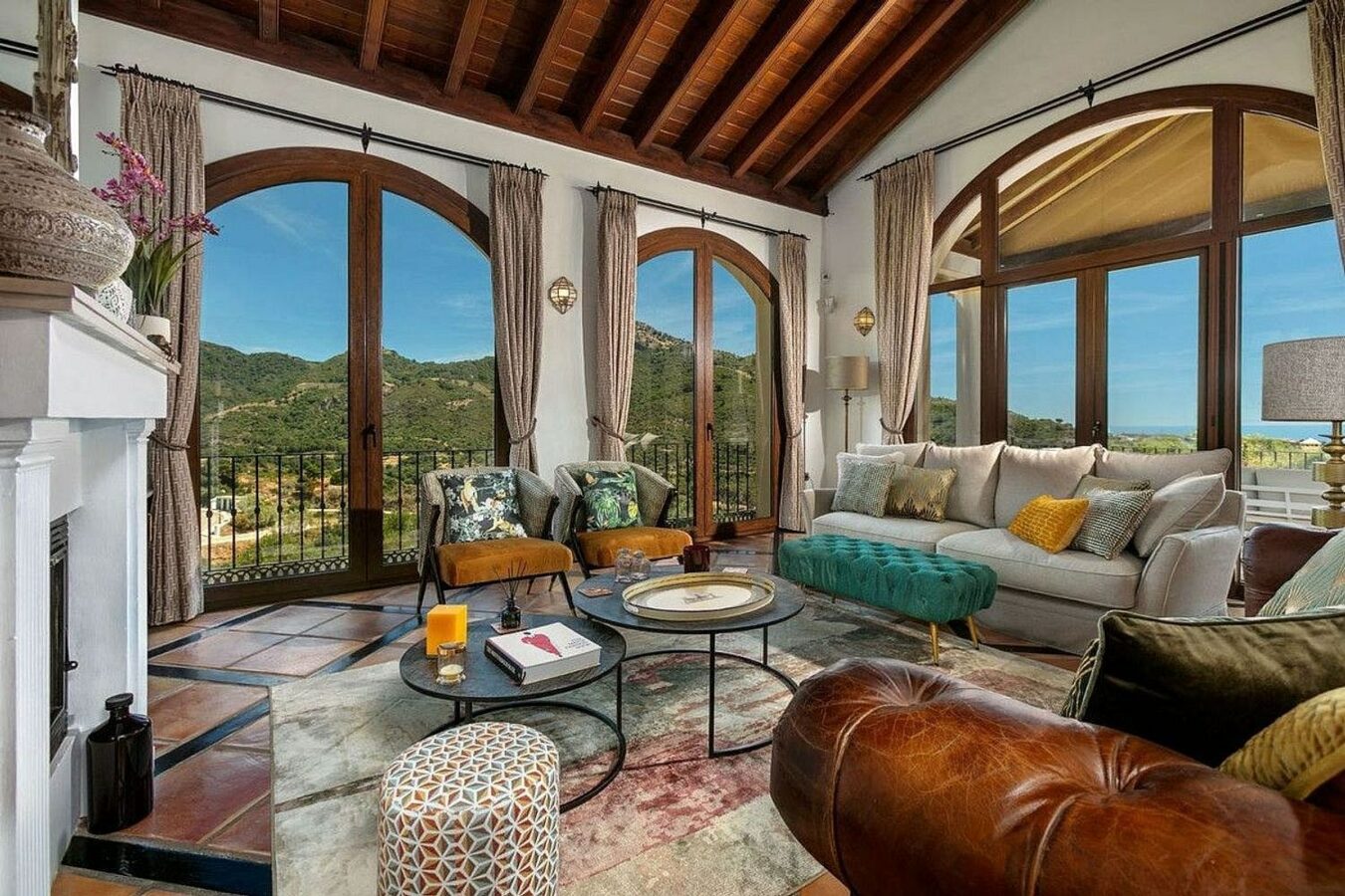Renovated Andalusian villa with sea views on a large plot in Monte Mayor, Benahavis