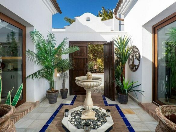 Renovated Andalusian villa with sea views on a large plot in Monte Mayor, Benahavis