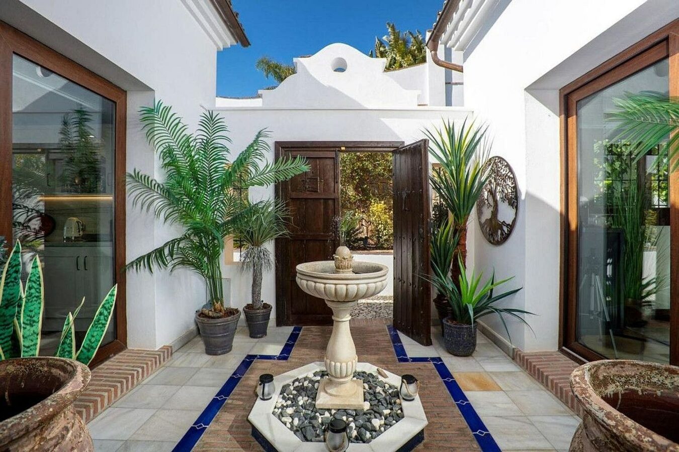 Renovated Andalusian villa with sea views on a large plot in Monte Mayor, Benahavis