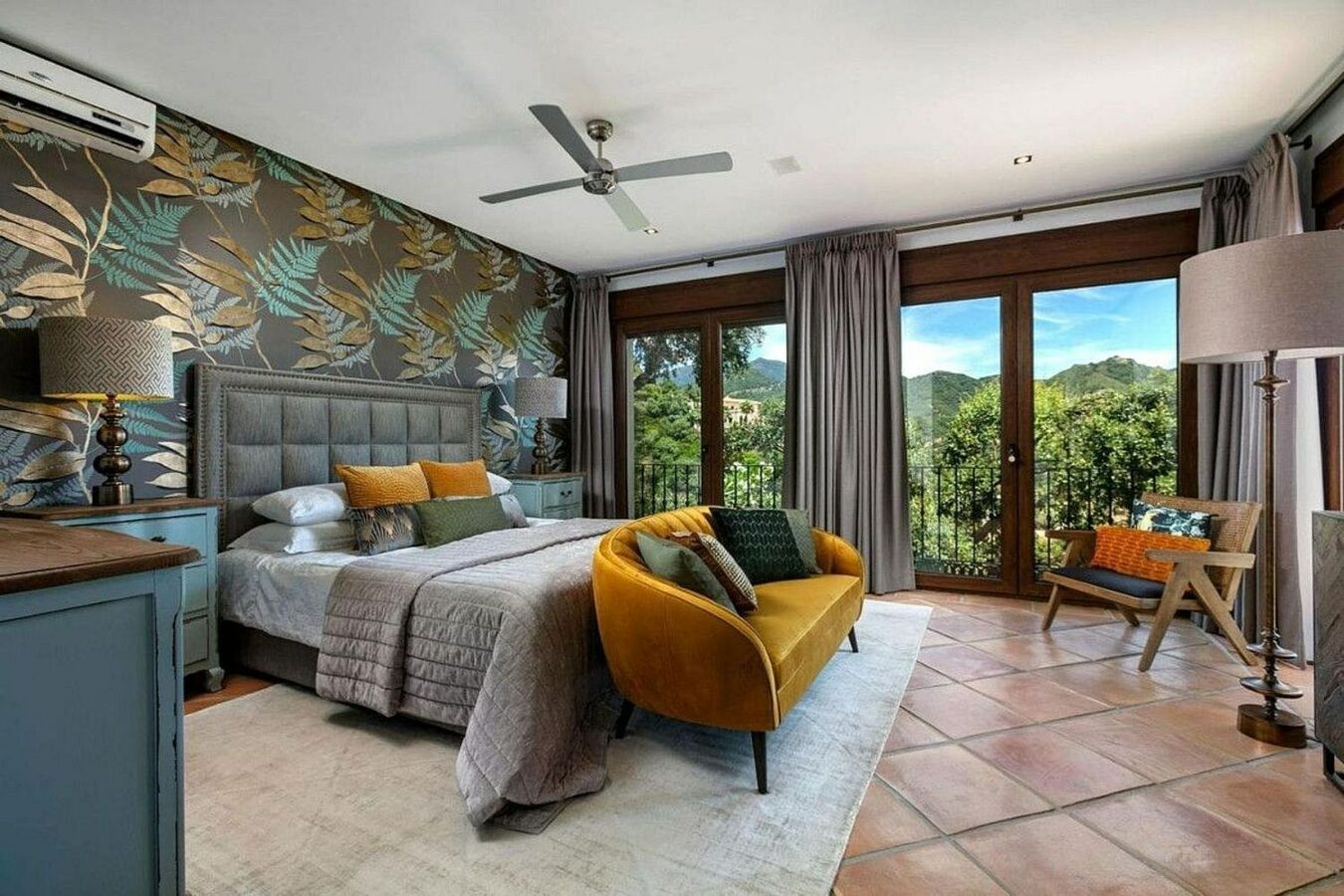 Renovated Andalusian villa with sea views on a large plot in Monte Mayor, Benahavis