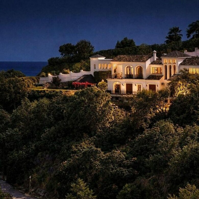 Renovated Andalusian villa with sea views on a large plot in Monte Mayor, Benahavis