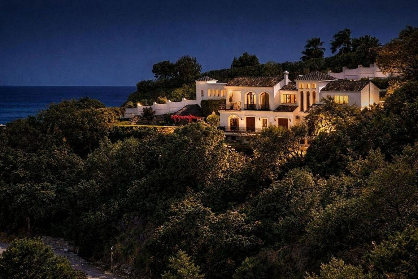 Renovated Andalusian villa with sea views on a large plot in Monte Mayor, Benahavis
