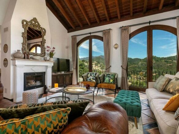 Renovated Andalusian villa with sea views on a large plot in Monte Mayor, Benahavis