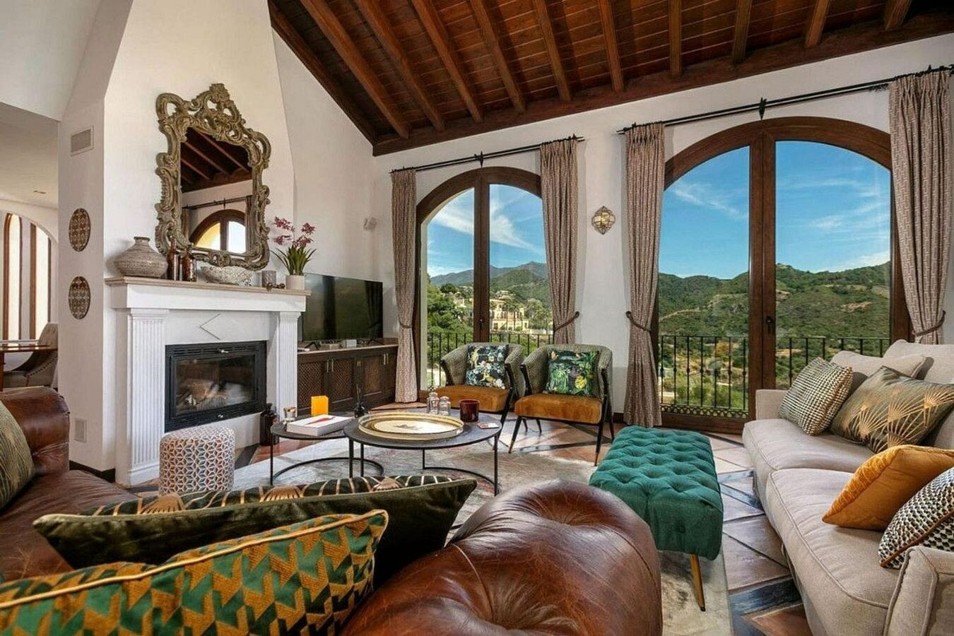 Renovated Andalusian villa with sea views on a large plot in Monte Mayor, Benahavis