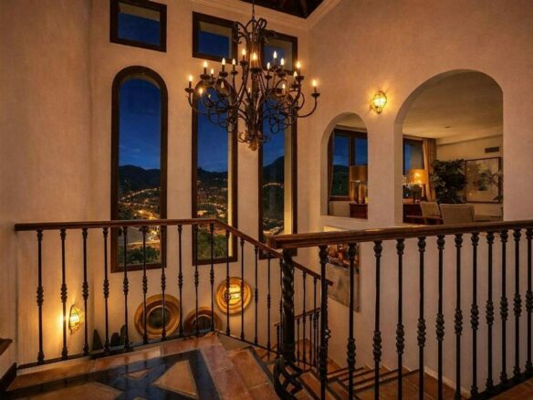 Renovated Andalusian villa with sea views on a large plot in Monte Mayor, Benahavis