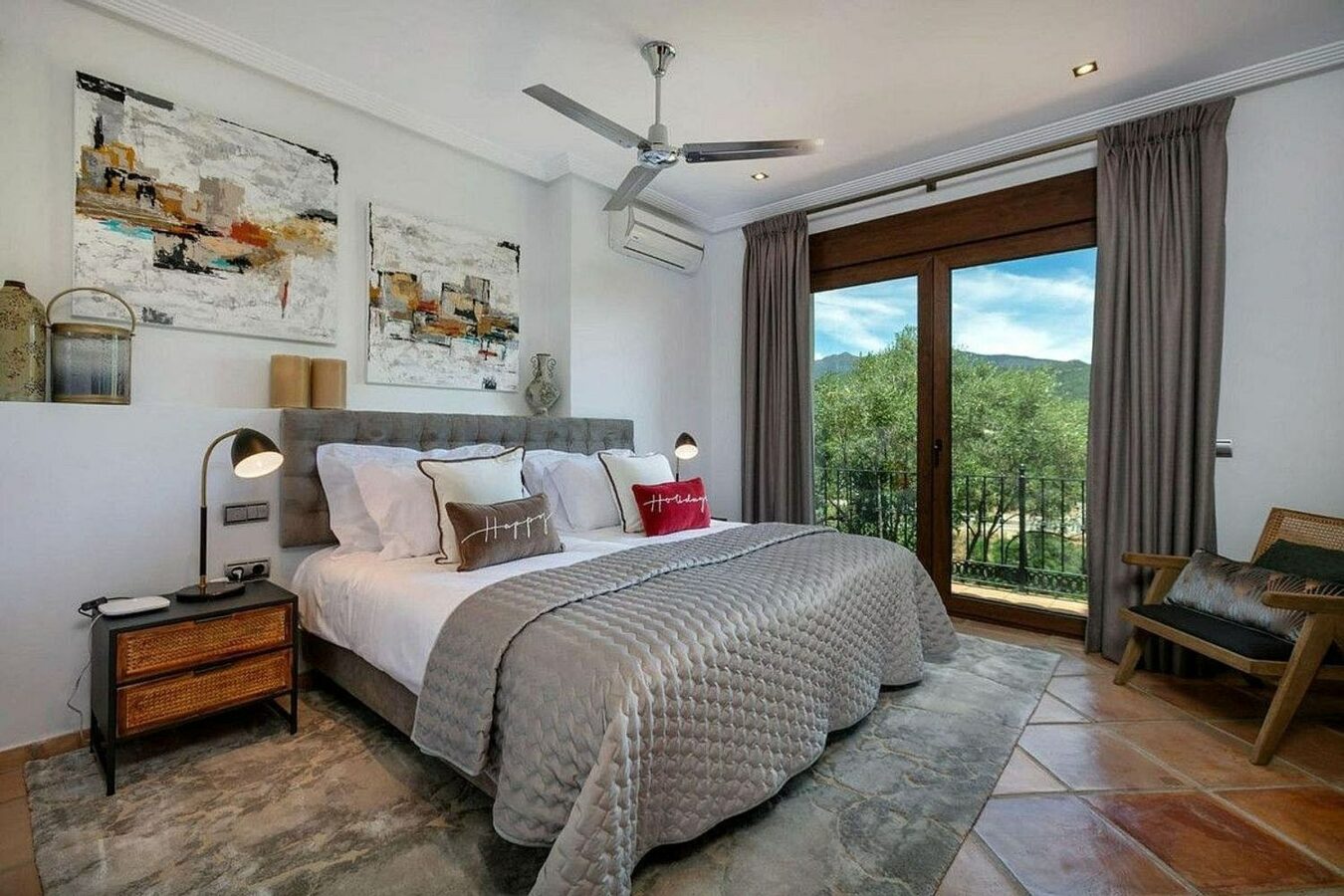 Renovated Andalusian villa with sea views on a large plot in Monte Mayor, Benahavis