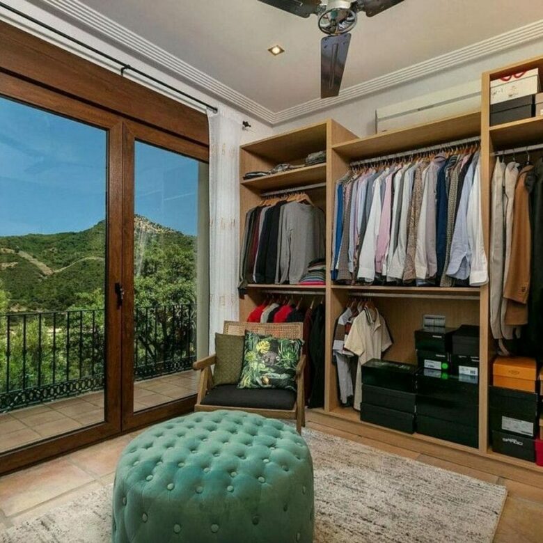 Renovated Andalusian villa with sea views on a large plot in Monte Mayor, Benahavis