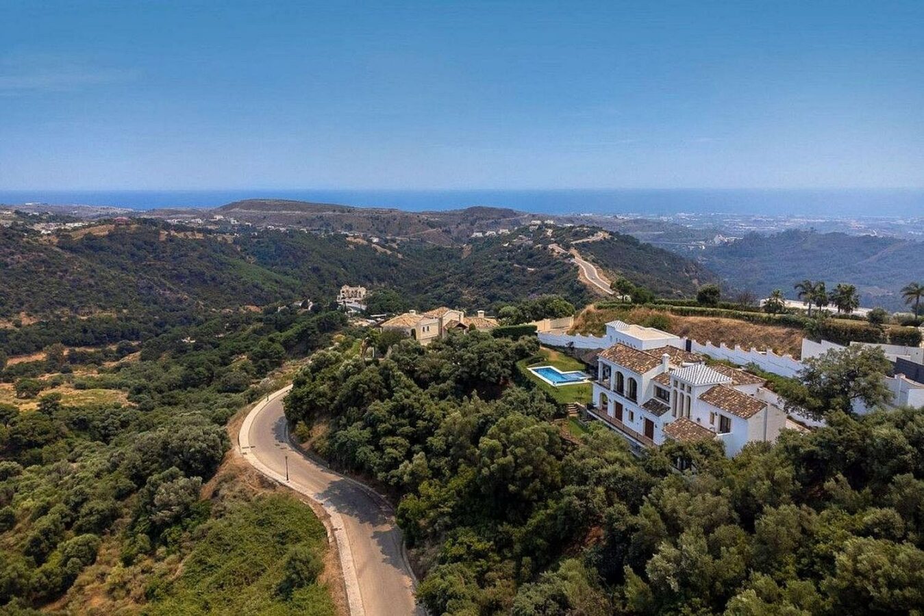 Renovated Andalusian villa with sea views on a large plot in Monte Mayor, Benahavis