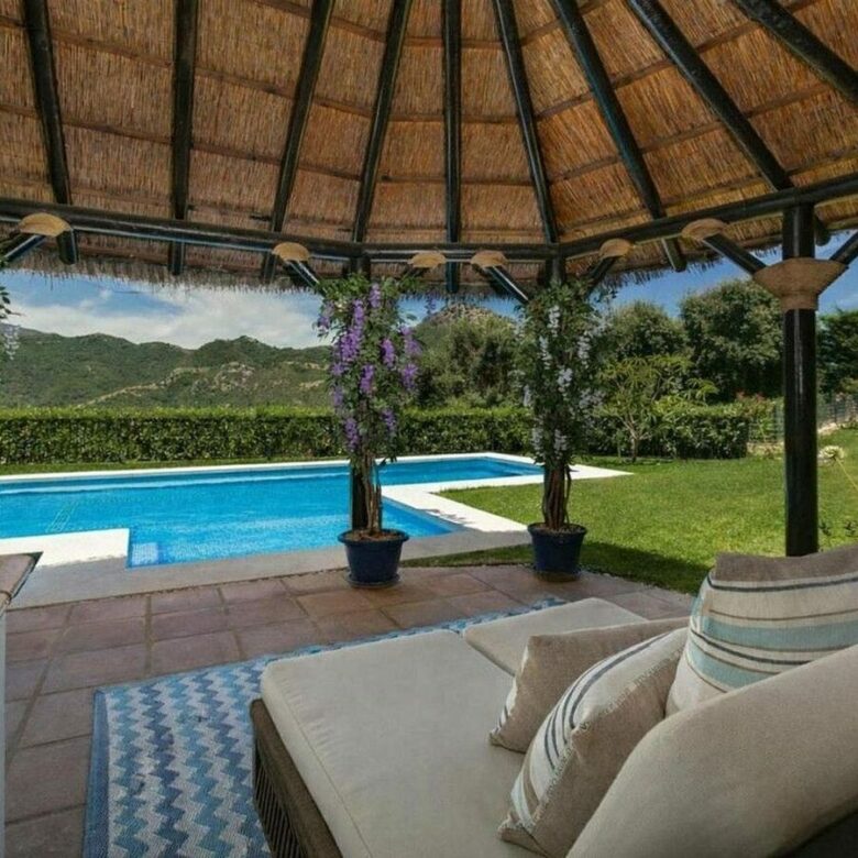 Renovated Andalusian villa with sea views on a large plot in Monte Mayor, Benahavis