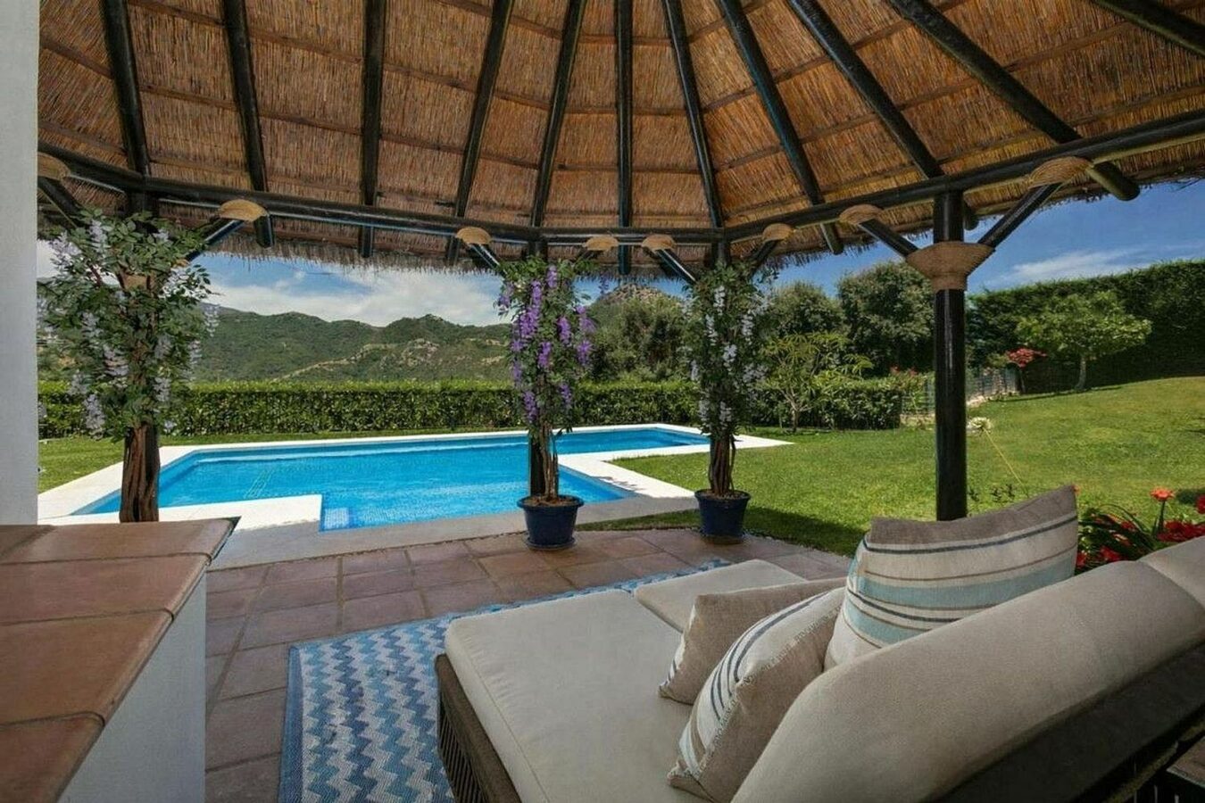 Renovated Andalusian villa with sea views on a large plot in Monte Mayor, Benahavis