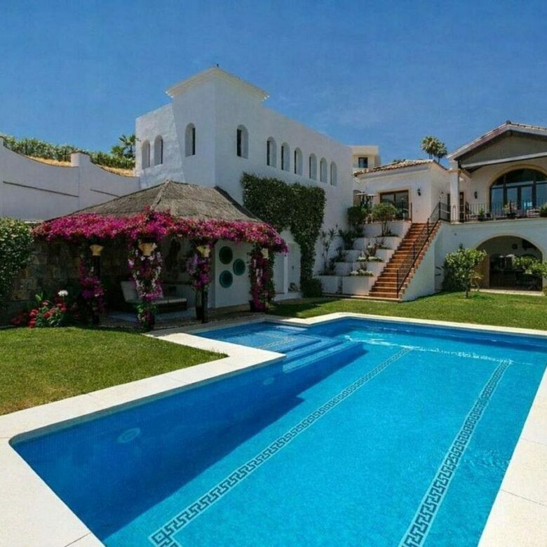 Renovated Andalusian villa with sea views on a large plot in Monte Mayor, Benahavis
