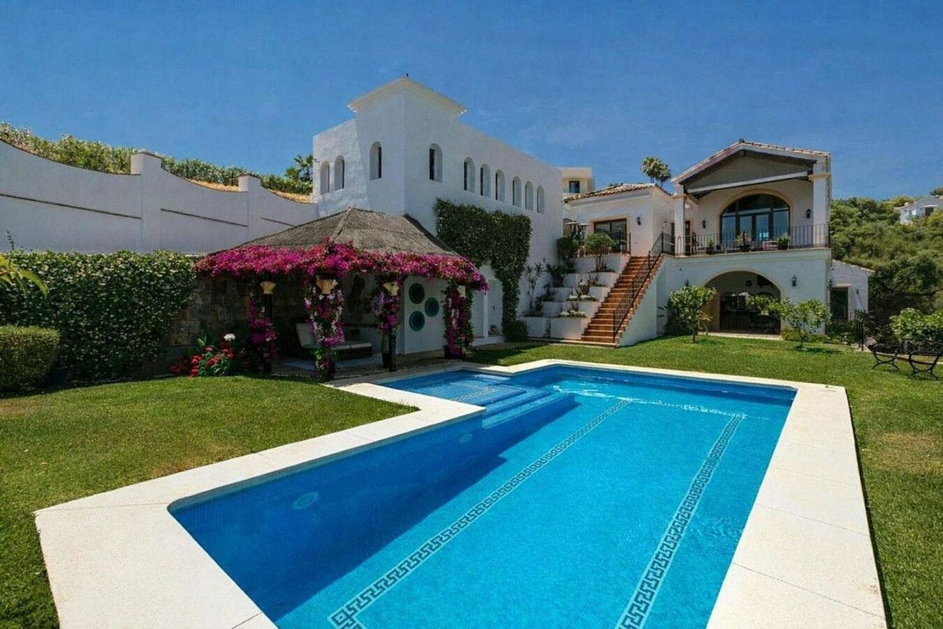Renovated Andalusian villa with sea views on a large plot in Monte Mayor, Benahavis