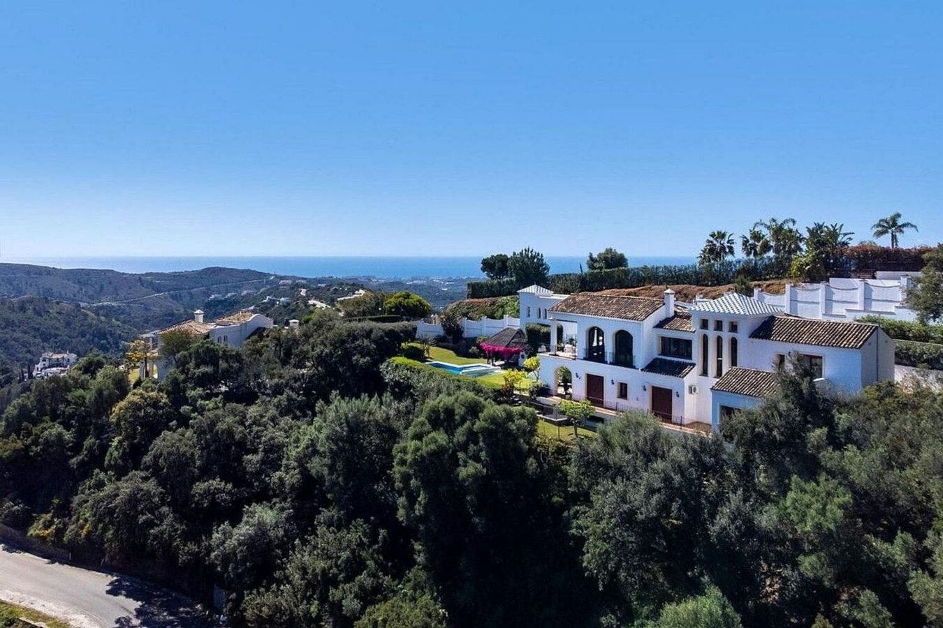 Renovated Andalusian villa with sea views on a large plot in Monte Mayor, Benahavis