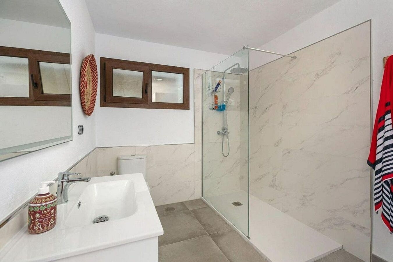 Renovated Andalusian villa with sea views on a large plot in Monte Mayor, Benahavis