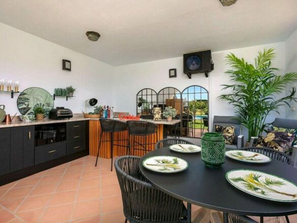 Renovated Andalusian villa with sea views on a large plot in Monte Mayor, Benahavis