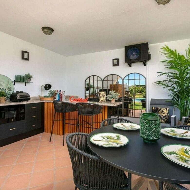 Renovated Andalusian villa with sea views on a large plot in Monte Mayor, Benahavis