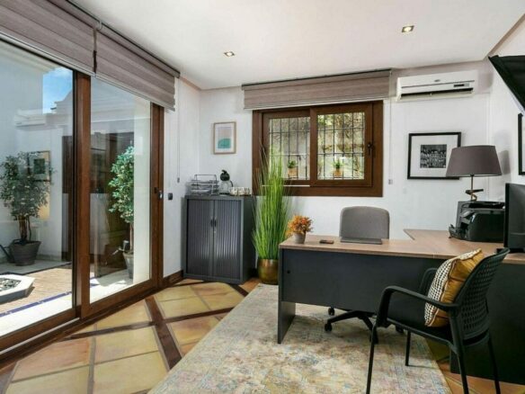 Renovated Andalusian villa with sea views on a large plot in Monte Mayor, Benahavis