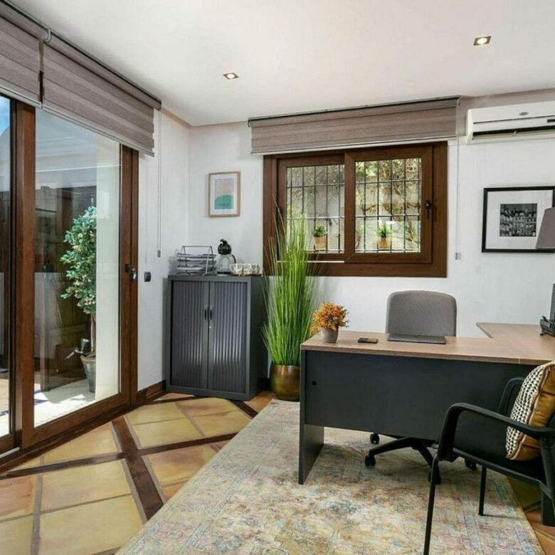 Renovated Andalusian villa with sea views on a large plot in Monte Mayor, Benahavis