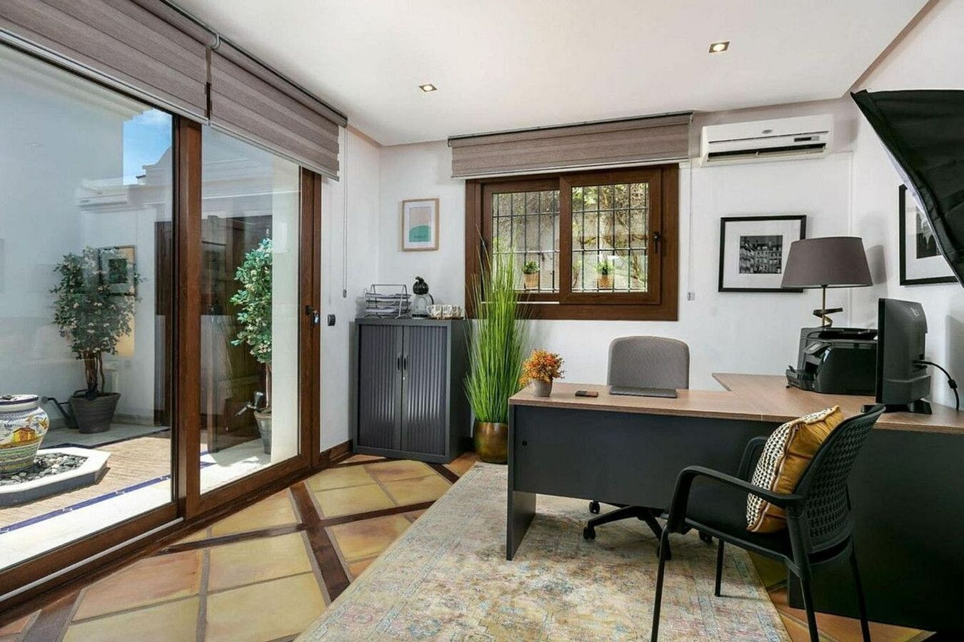 Renovated Andalusian villa with sea views on a large plot in Monte Mayor, Benahavis