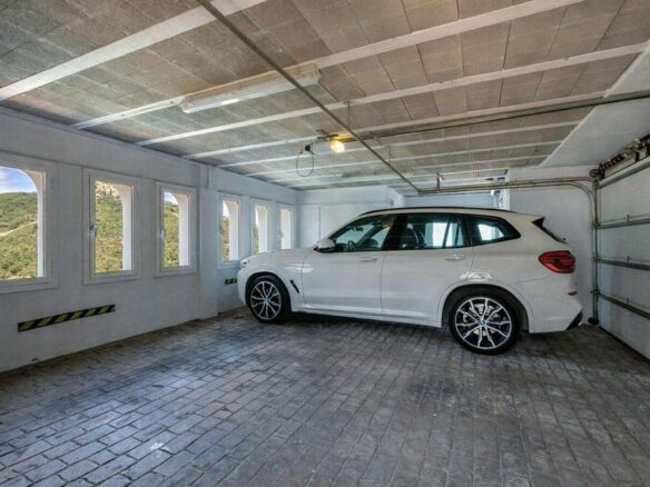 Renovated Andalusian villa with sea views on a large plot in Monte Mayor, Benahavis