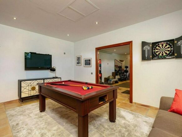 Renovated Andalusian villa with sea views on a large plot in Monte Mayor, Benahavis