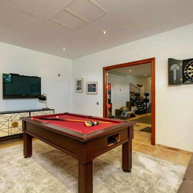Renovated Andalusian villa with sea views on a large plot in Monte Mayor, Benahavis