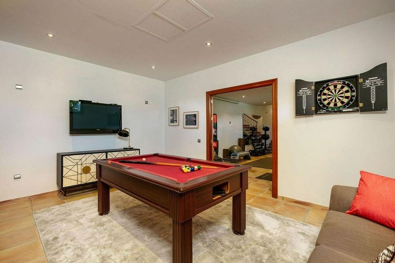 Renovated Andalusian villa with sea views on a large plot in Monte Mayor, Benahavis