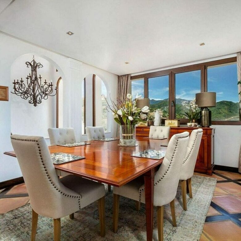 Renovated Andalusian villa with sea views on a large plot in Monte Mayor, Benahavis