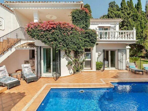 Andalusian villa with private pool and garden Nagueles Marbella